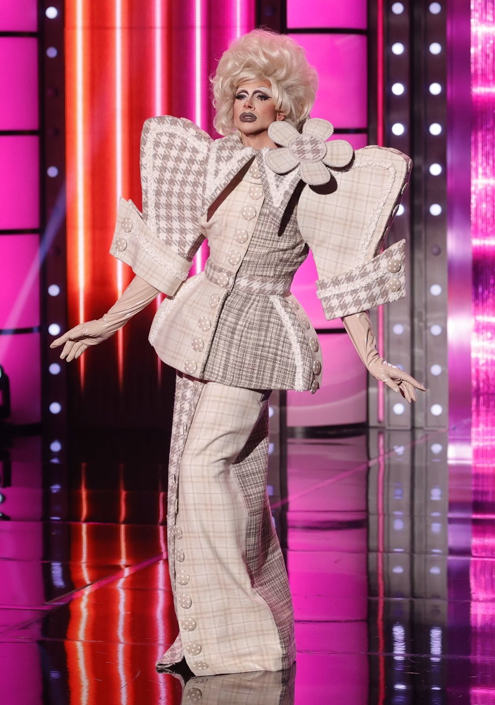 Darlene Mitchell – Beige Against the Machine