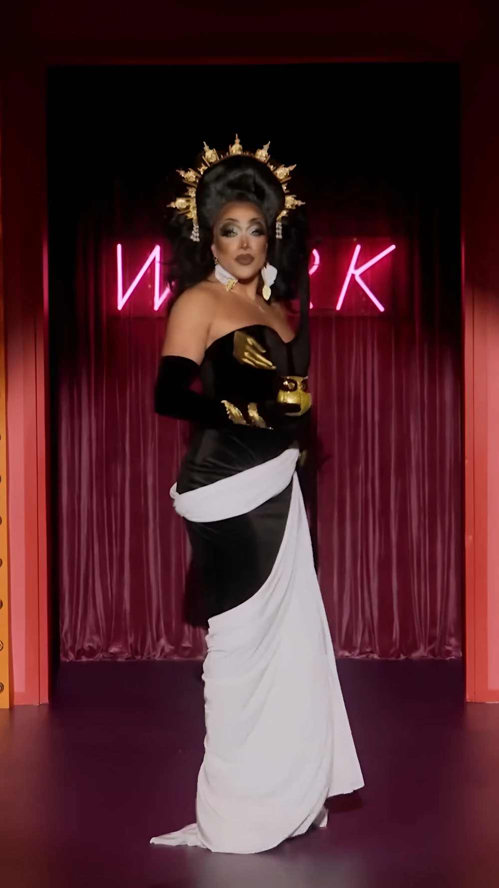 Athena Dion – Entrance