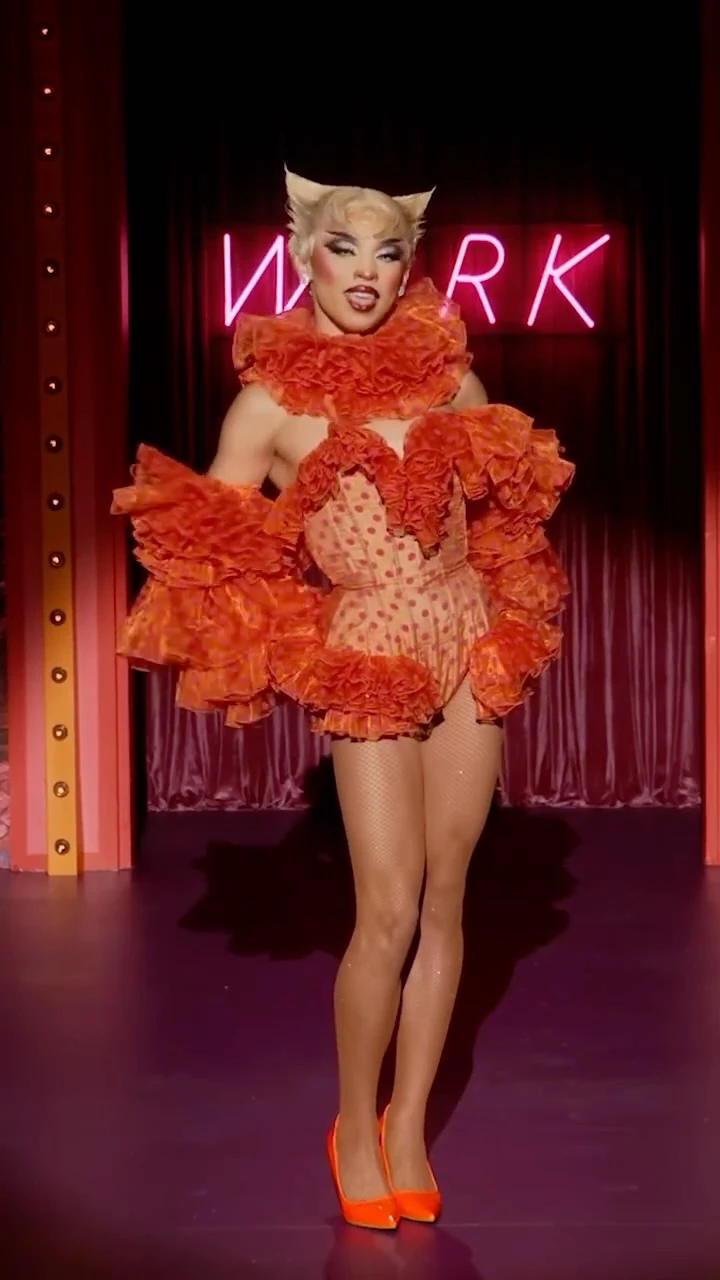 Juicy Love Dion – Entrance