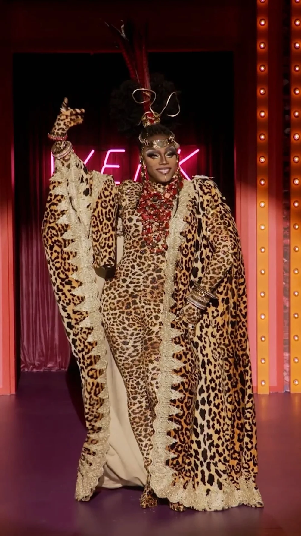 Vita VonTesse Starr – Entrance